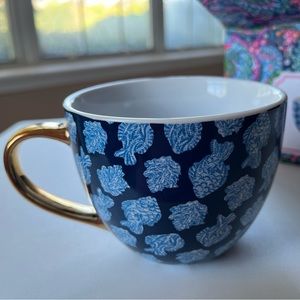 Set of two NEW IN BOX Lilly Pulitzer coffee/tea cups! Gold handles, blue tones!